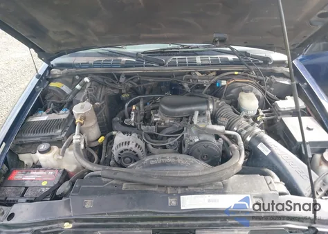 2000 Chevrolet S-10 Ls z USA, uszkodzony, nr VIN 1GCDT19W8Y8282116